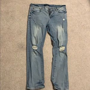 AEROPOSTALE RIPPED JEANS